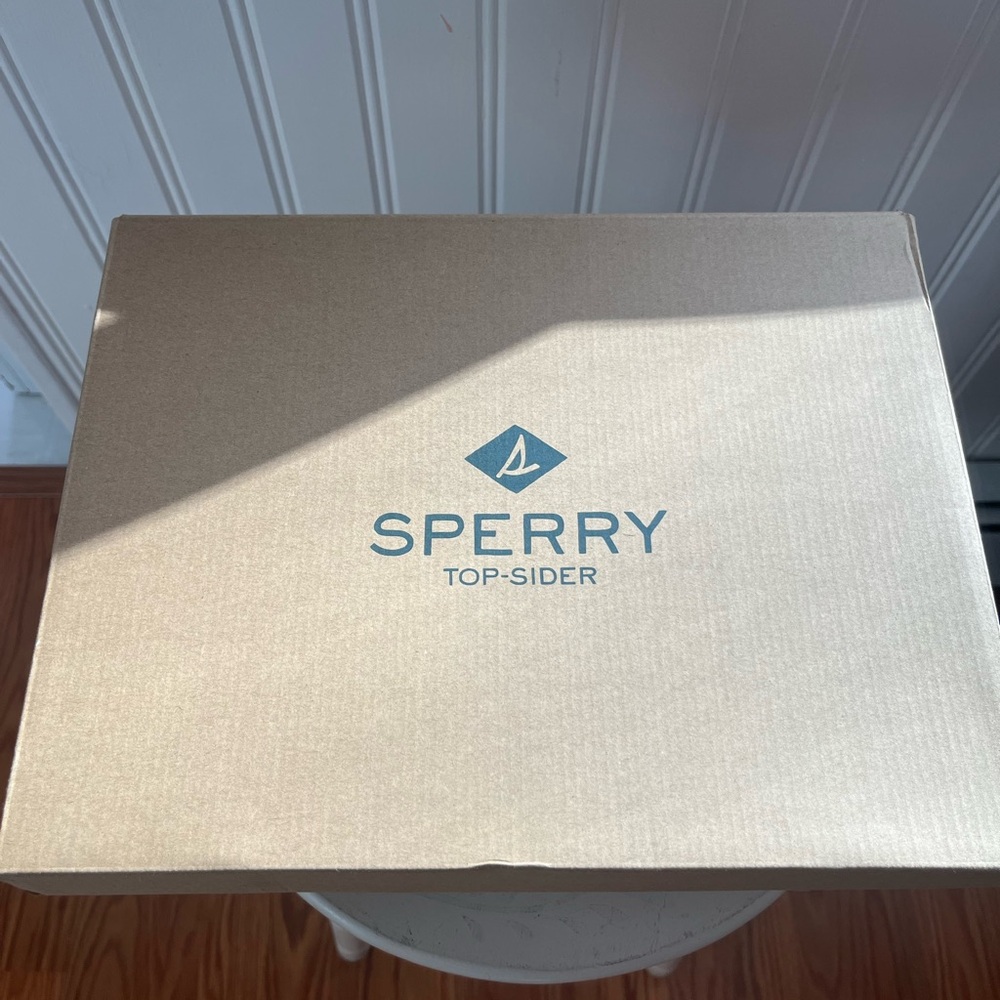 Sperry Women’s Ivory/White Winter Snow Boots.